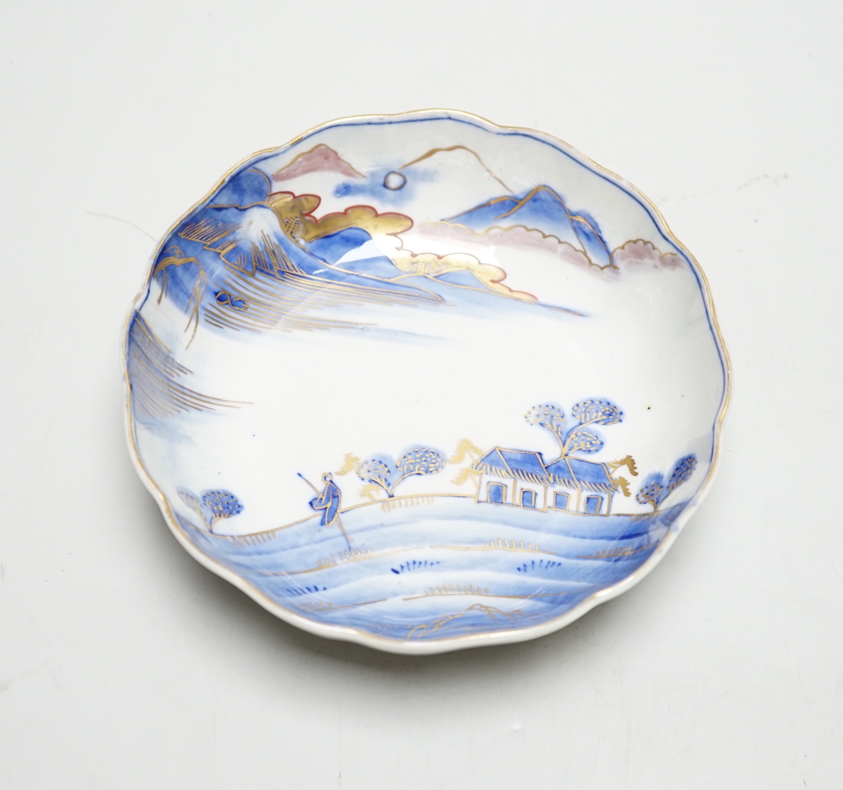 A 17th / 18th century Japanese Arita dish, 15cm